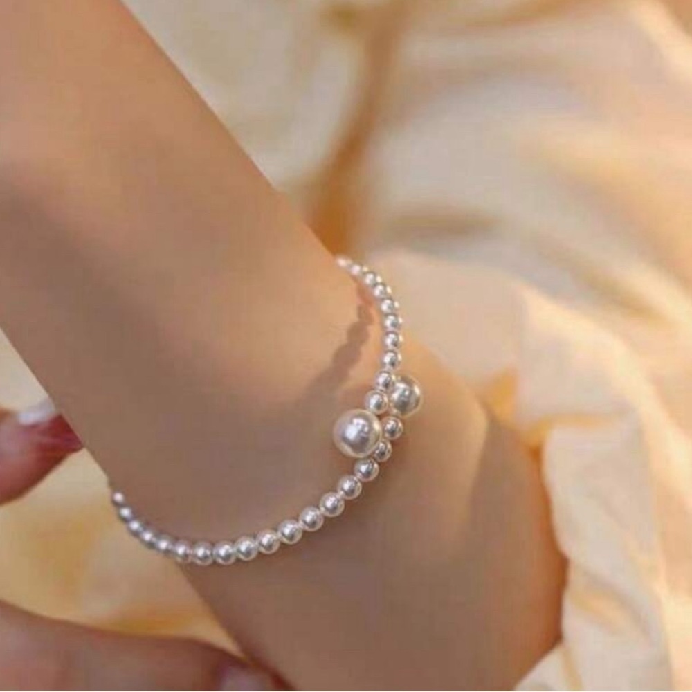 Elegant White Pearl Bracelet